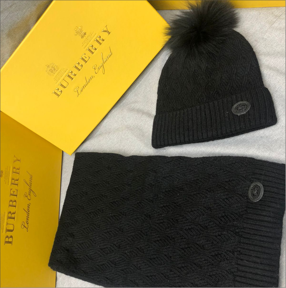 BURBERRY BLACK WOOLEN CAP