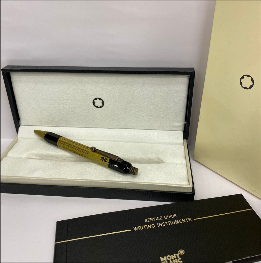 Mont blanc yellow pen